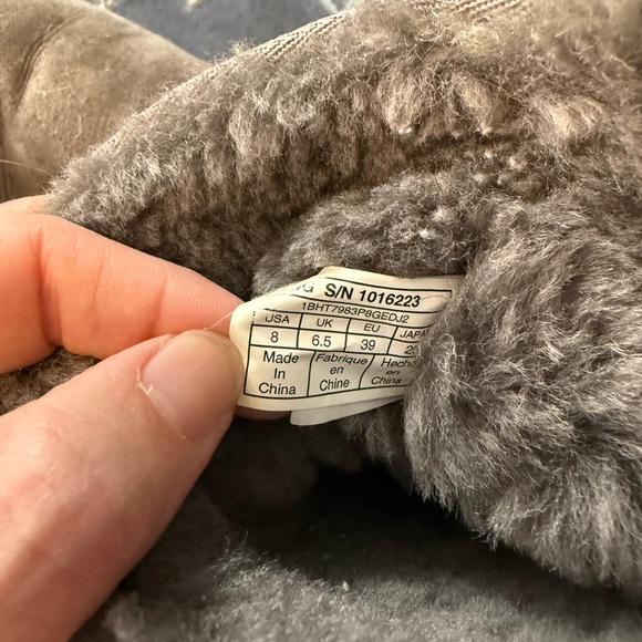 UGG Classic Short Gray Boots - Picture 3 of 4